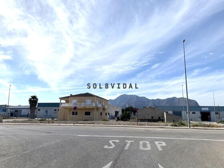 Industriel/Logistique dans Rafal, Alicante à vendre - Photo de l’immeuble – Image 2 sur 3