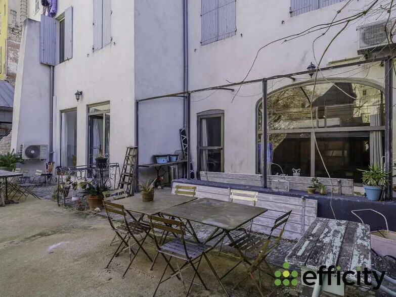 Local d'activités dans Marseille à vendre - Photo de l’immeuble – Image 2 sur 17