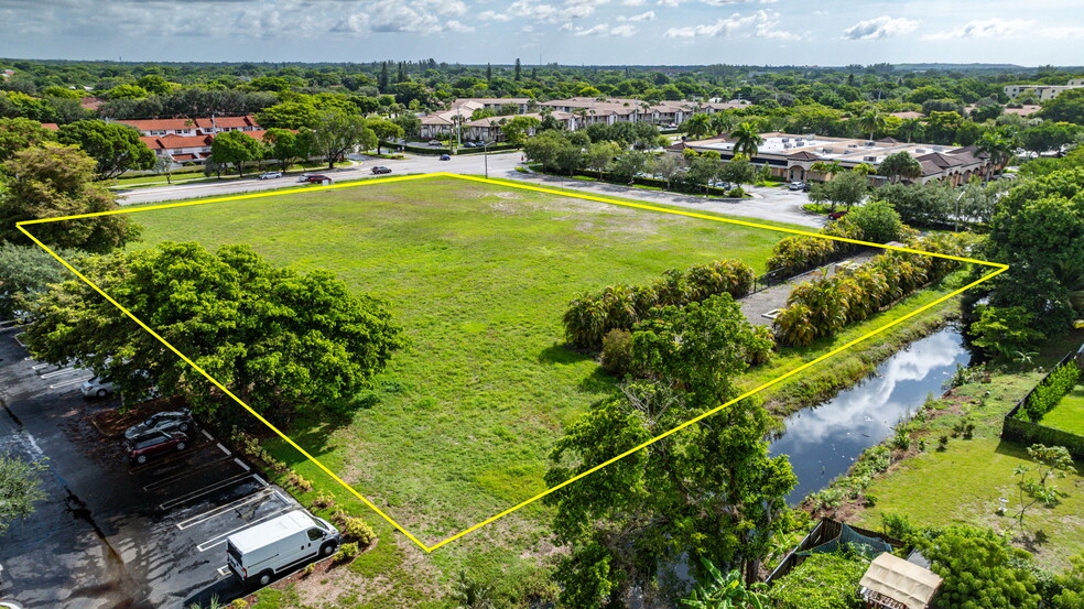 ROYAL PALM DRIVE, CORAL SPRINGS FL 33071, Coral Springs, FL à vendre - Photo de l’immeuble – Image 3 sur 20