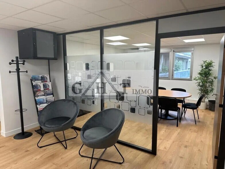 Bureau dans Saint-Mandé à louer - Photo de l’immeuble – Image 2 sur 5