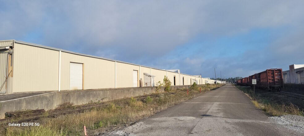 407 Rains Air Depot Rd, Gadsden, AL à louer - Photo de l’immeuble – Image 3 sur 11
