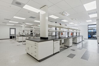 11555 Sorrento Valley Rd, San Diego, CA à louer Photo intérieure– Image 1 sur 8