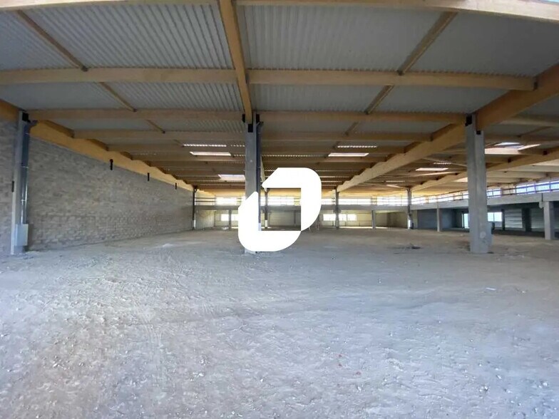 Local d'activités dans Tremblay-en-France à vendre - Photo de l’immeuble – Image 1 sur 14