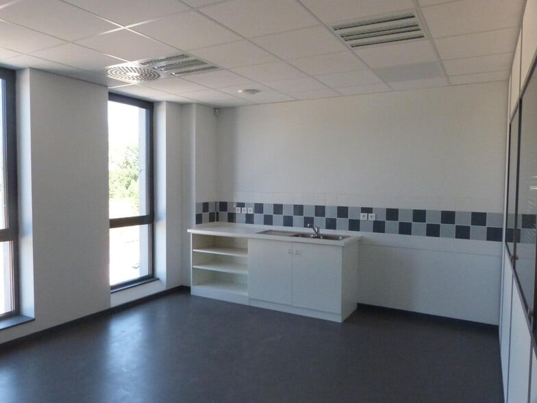 Bureau dans Alençon à louer - Photo de l’immeuble – Image 3 sur 5