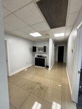 6741 W Sunrise Blvd, Plantation, FL à louer Photo intérieure– Image 2 sur 5