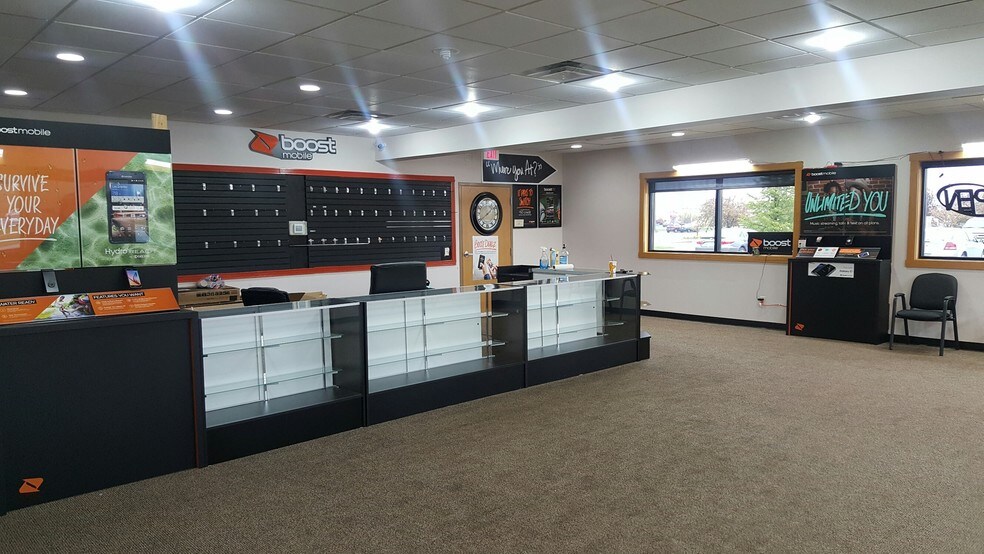 1450 13th Ave E, West Fargo, ND à louer - Photo de l’immeuble – Image 3 sur 11