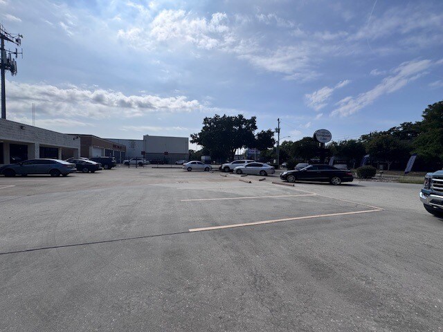 1160 Blalock Rd, Houston, TX à louer - Photo de l’immeuble – Image 2 sur 3