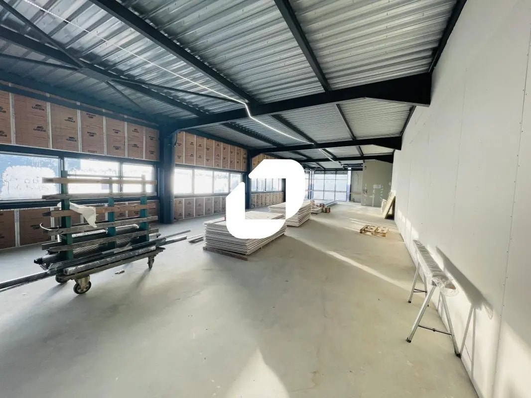 Local d’activités dans Courtry à louer Photo intérieure– Image 1 sur 4