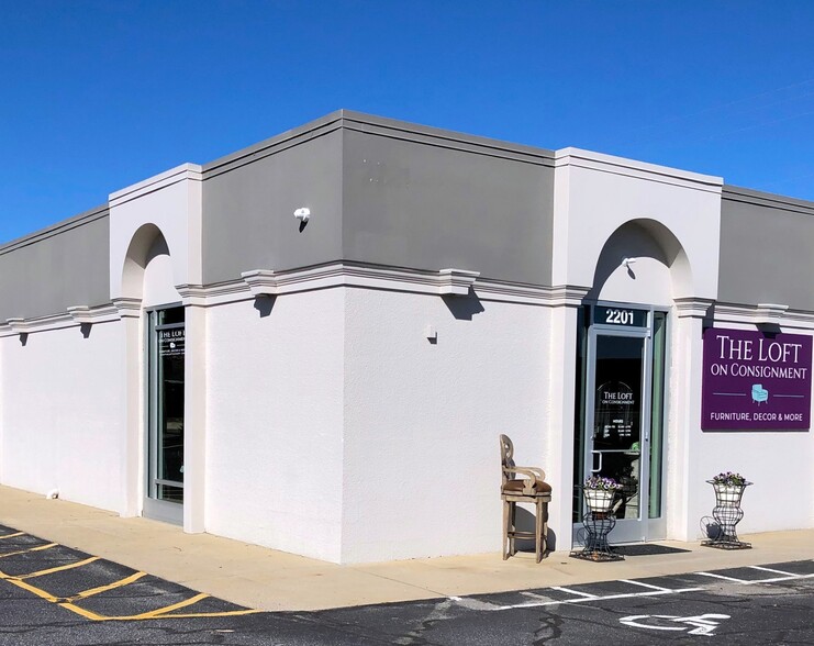 2221 N Center St, Hickory, NC à louer - Photo de l’immeuble – Image 1 sur 6