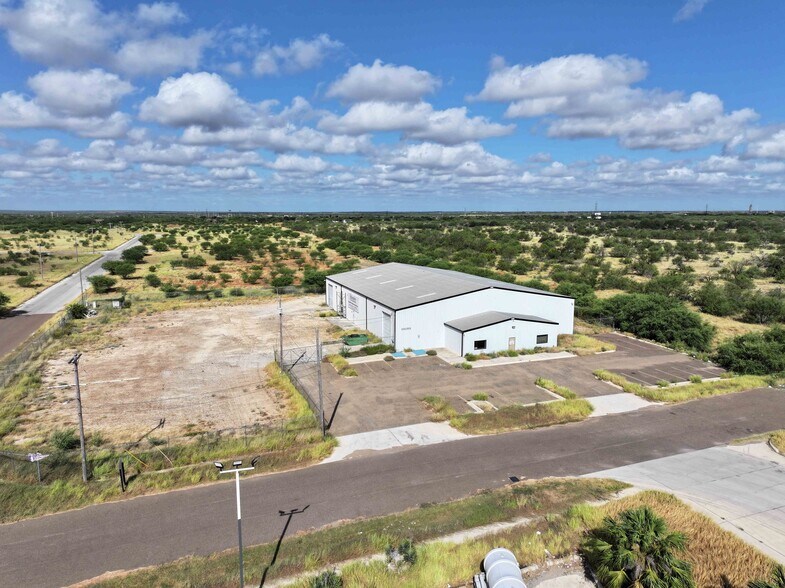 149 Eagle Ford Rd, Cotulla, TX à vendre - Photo de l’immeuble – Image 3 sur 4