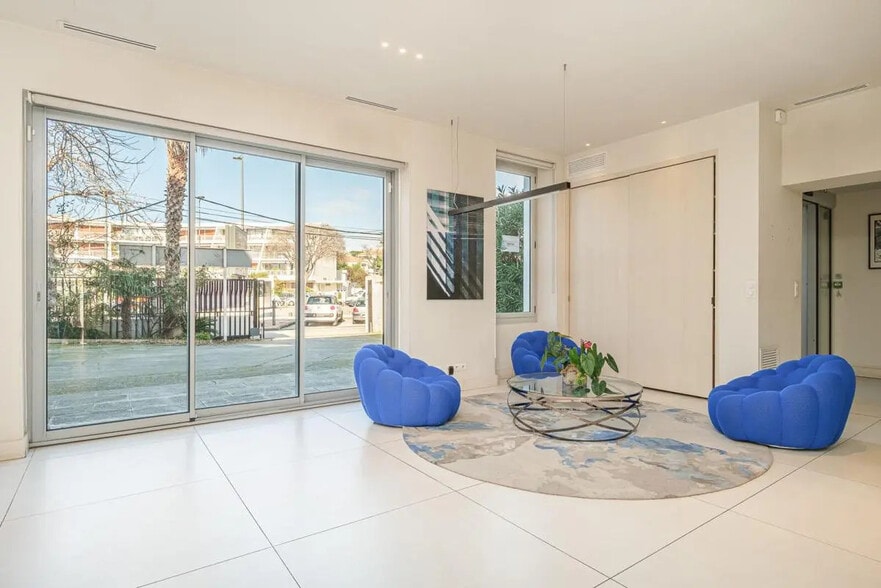 583 Avenue Du Prado, Marseille à louer - Photo de l’immeuble – Image 2 sur 24
