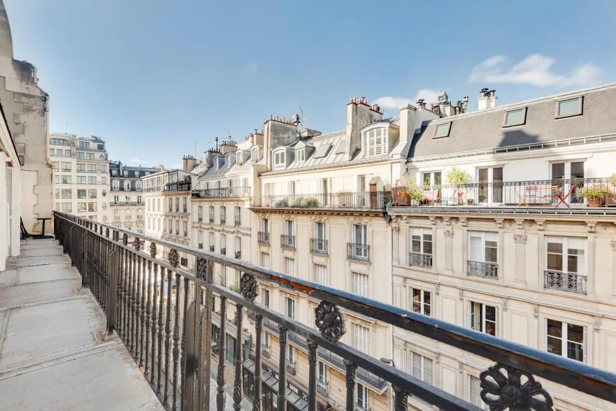6 Rue Rougemont, Paris à louer - Photo de l’immeuble – Image 3 sur 14