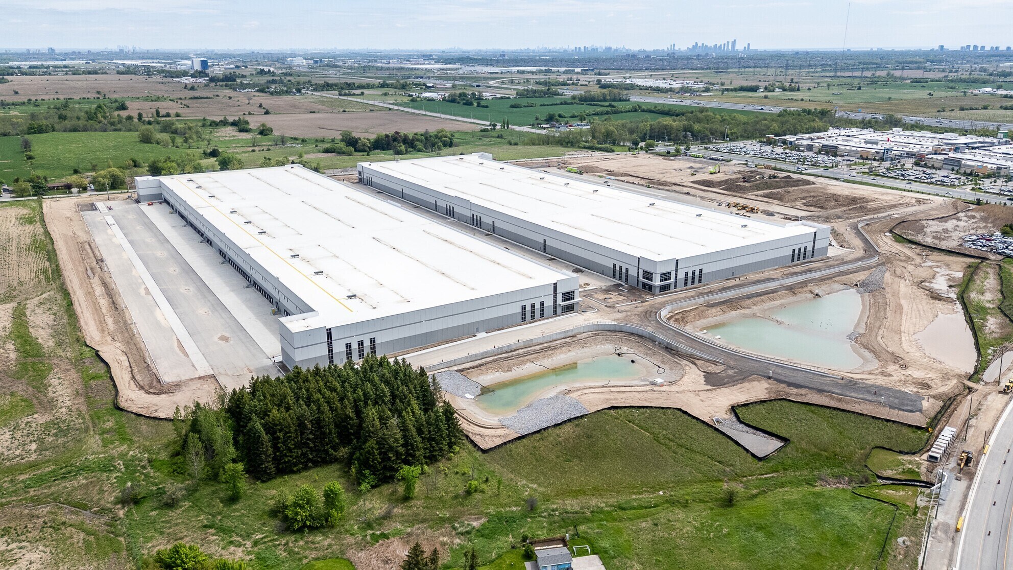 8111 Trafalgar Rd, Halton Hills, ON à louer Photo de l’immeuble– Image 1 sur 7