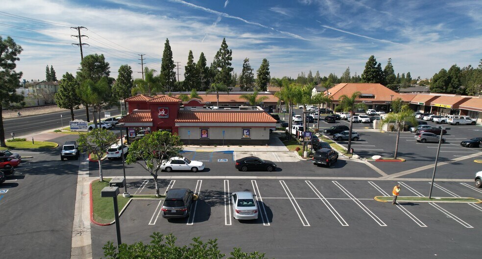 2001-2099 E Orangethorpe Ave, Placentia, CA à louer - Photo de l’immeuble – Image 3 sur 24