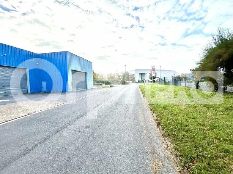 Local d’activités dans Beauvais à louer - Photo de l’immeuble – Image 2 sur 9