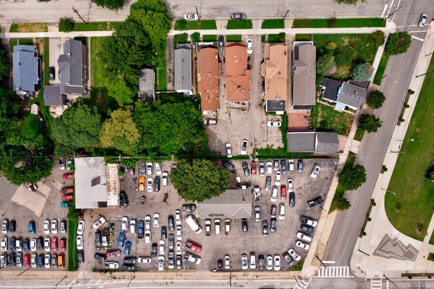 4910 Detroit Ave, Cleveland, OH à vendre - Aérien – Image 2 sur 3