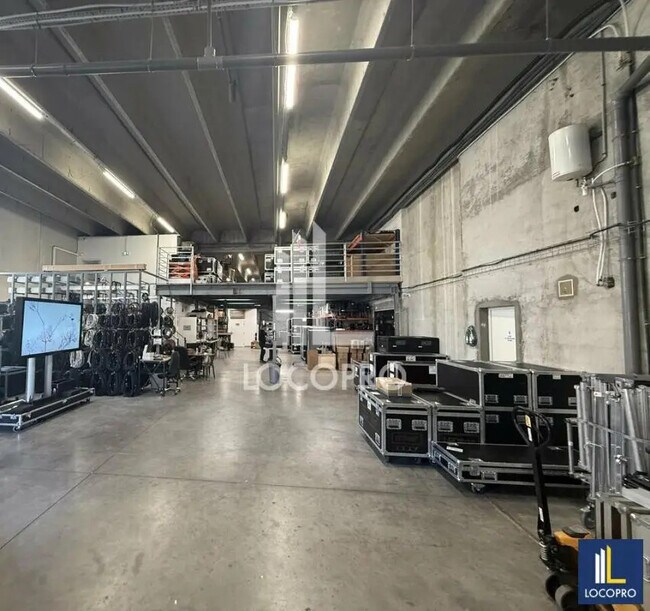 Plus de détails pour Local d’activités à vendre