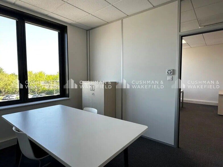 Bureau dans Entzheim à louer - Photo de l’immeuble – Image 3 sur 11