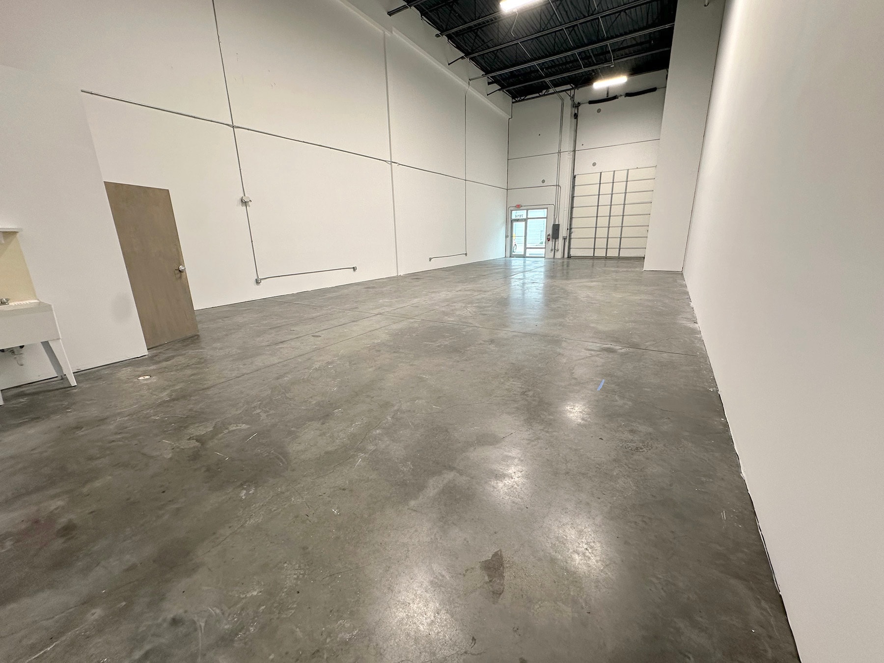 7814-7816 SW Jack James Dr, Stuart, FL à louer Photo intérieure– Image 1 sur 4