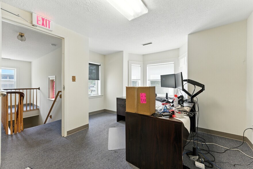 155 Oak St, Glastonbury, CT à vendre - Photo de l’immeuble – Image 3 sur 12