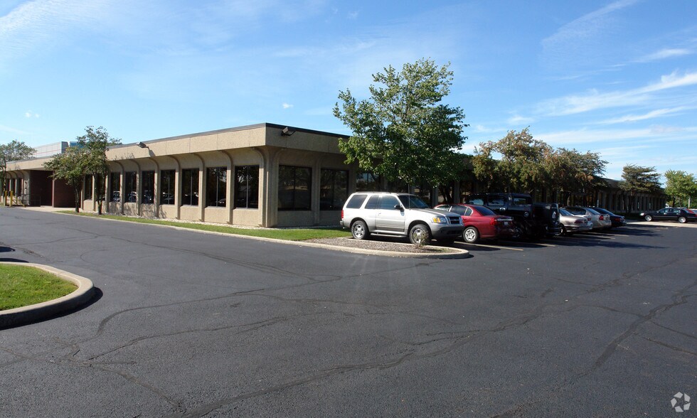 1400 S Wolf Rd, Wheeling, IL à vendre - Photo principale – Image 1 sur 8