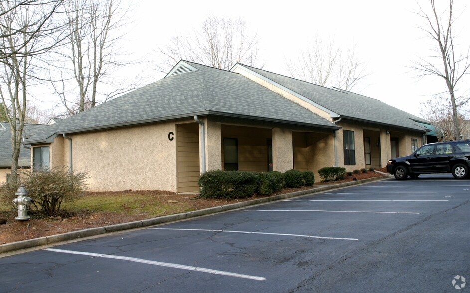 875 Old Roswell Rd, Suite C-200, Roswell, GA à louer - Photo de l’immeuble – Image 2 sur 30