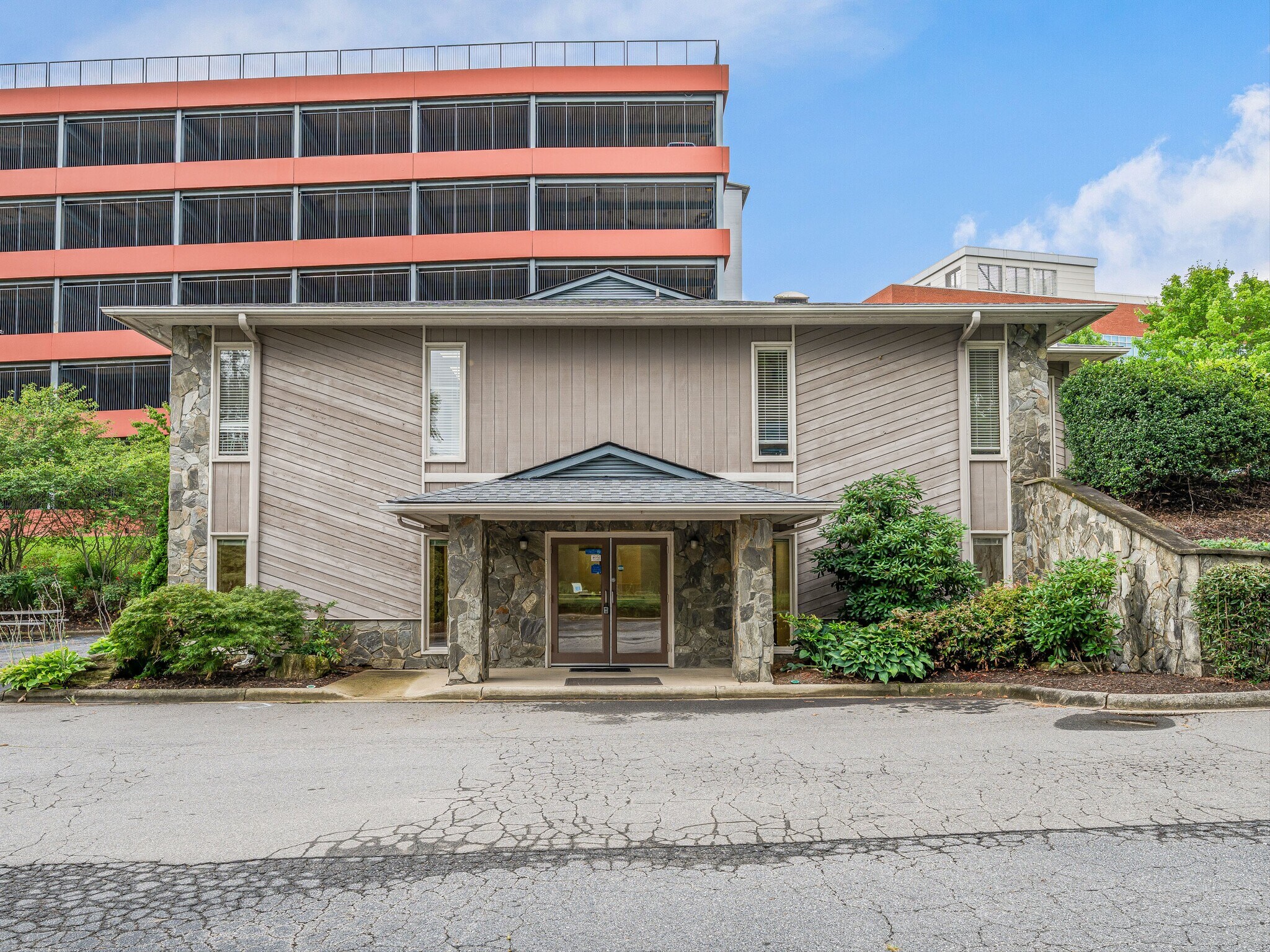 6 Brooklet St, Asheville, NC à louer Photo de l’immeuble– Image 1 sur 33