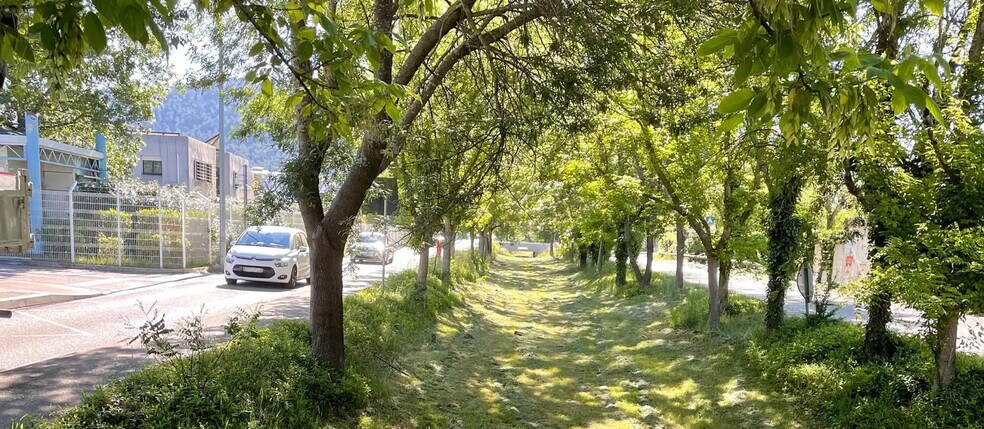 Industriel/Logistique dans Gémenos à louer - Photo de l’immeuble – Image 2 sur 3