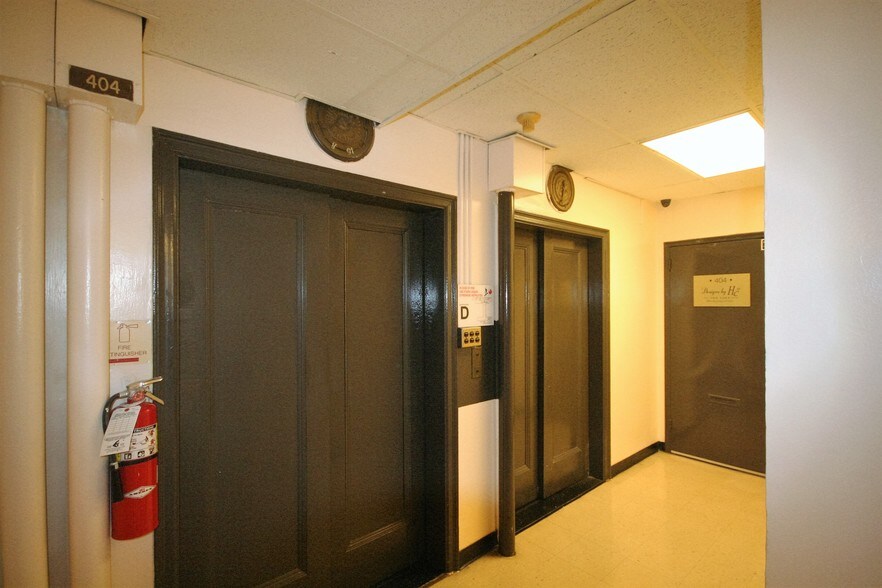 71 W 47th St, New York, NY à louer - Hall d’entrée – Image 2 sur 5
