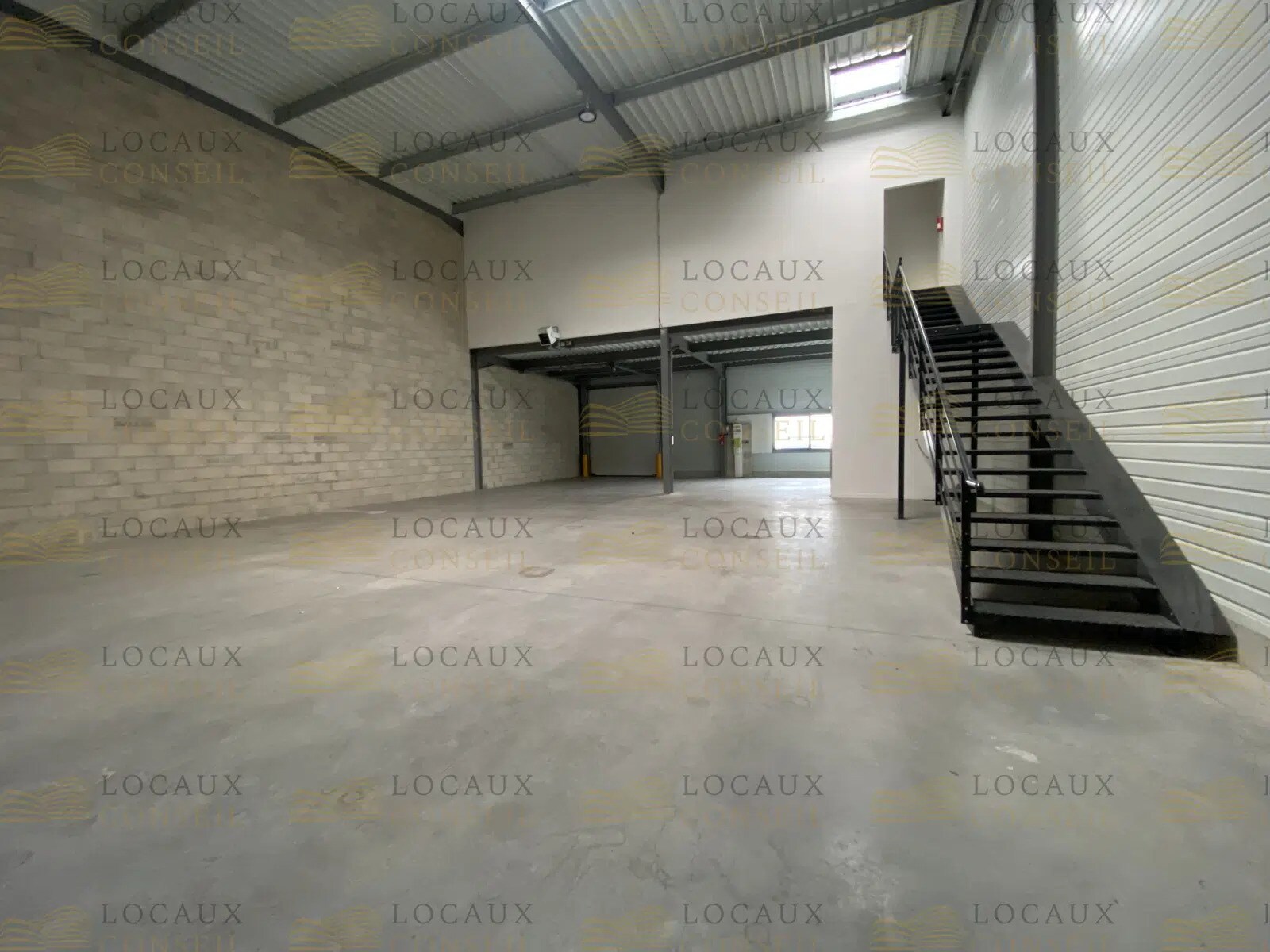 Local d’activités dans Aulnay-sous-Bois à louer Photo de l’immeuble– Image 1 sur 9