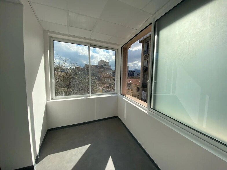 Bureau dans Marseille à louer - Photo de l’immeuble – Image 3 sur 9