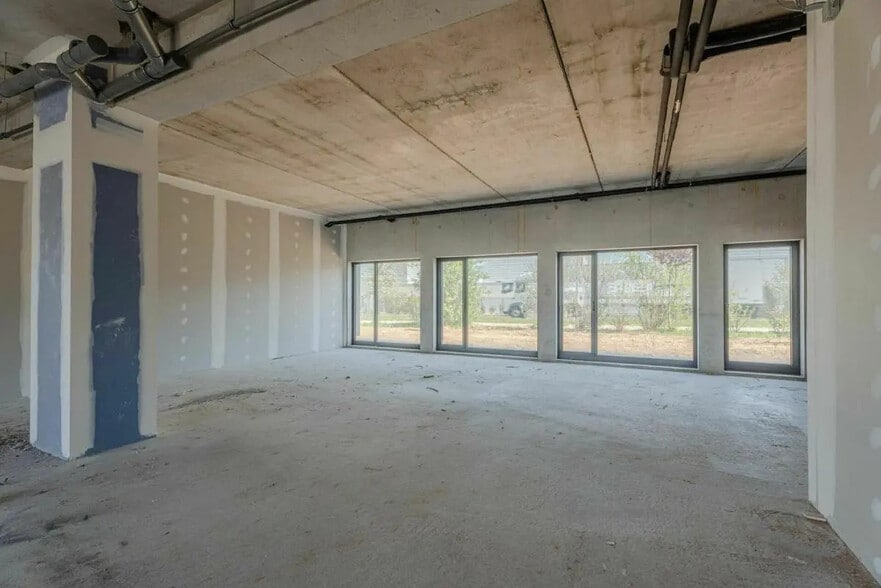 Local commercial dans Épron à vendre - Photo de l’immeuble – Image 1 sur 13