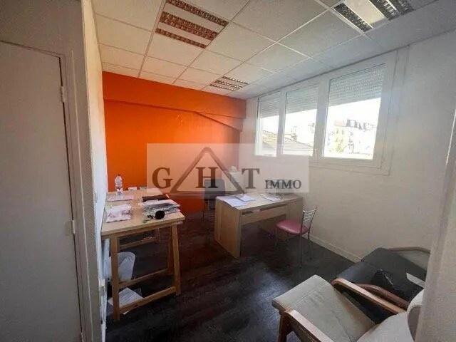 Bureau dans Maisons-Alfort à vendre - Photo de l’immeuble – Image 2 sur 6