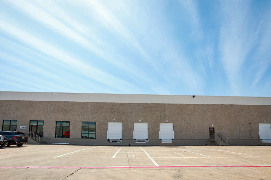 2130-2160 French Settlement Rd, Dallas, TX à louer - Photo de l’immeuble – Image 3 sur 5