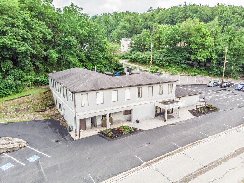 1617 Banksville Rd, Pittsburgh, PA à louer - Photo de l’immeuble – Image 1 sur 24