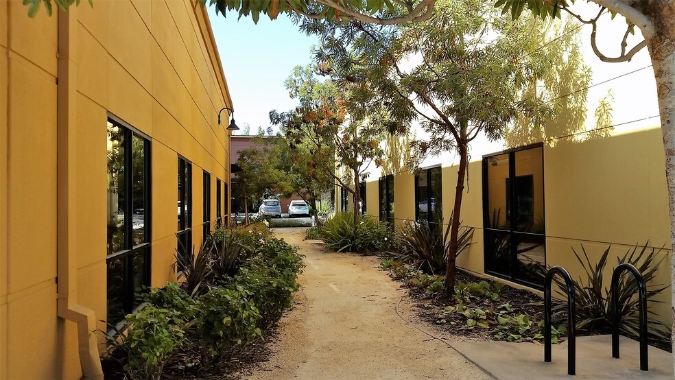 475 N Whisman Rd, Mountain View, CA à louer - Photo de l’immeuble – Image 3 sur 16