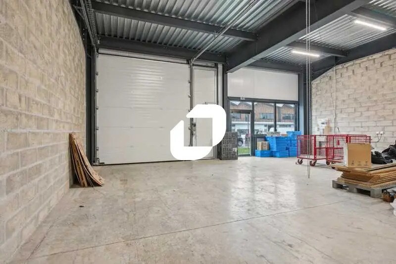 Local d’activités dans Montmagny à louer - Photo de l’immeuble – Image 3 sur 13