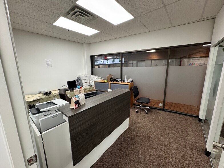 3030 Lincoln Ave, Coquitlam, BC à louer - Photo intérieure – Image 3 sur 13