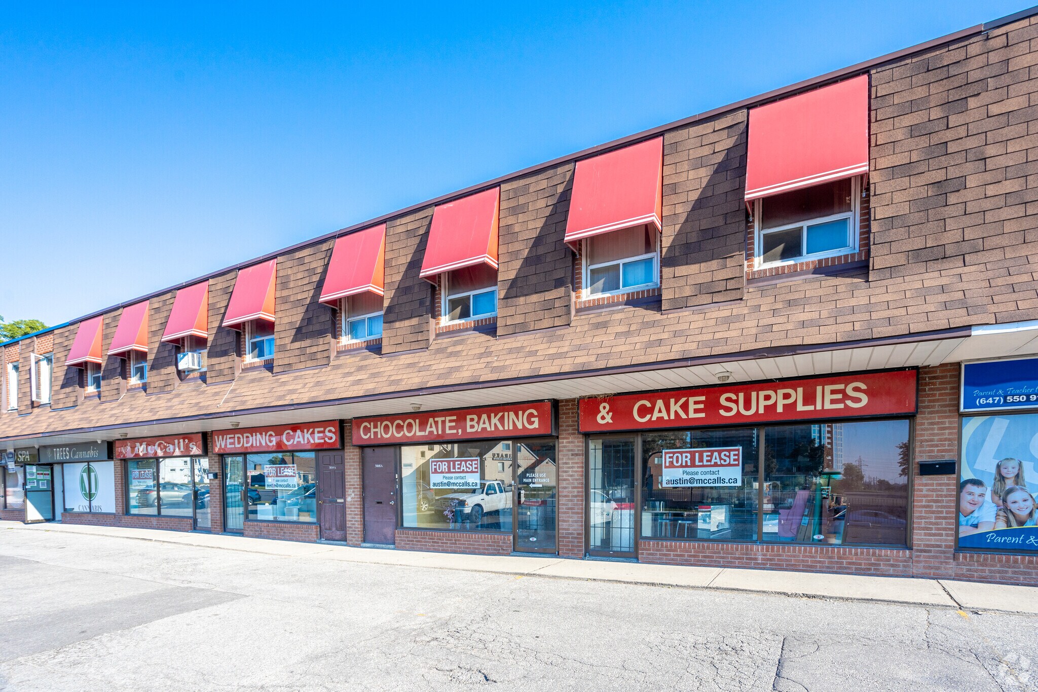 3810-3812 Bloor St W, Toronto, ON à vendre Photo principale– Image 1 sur 2