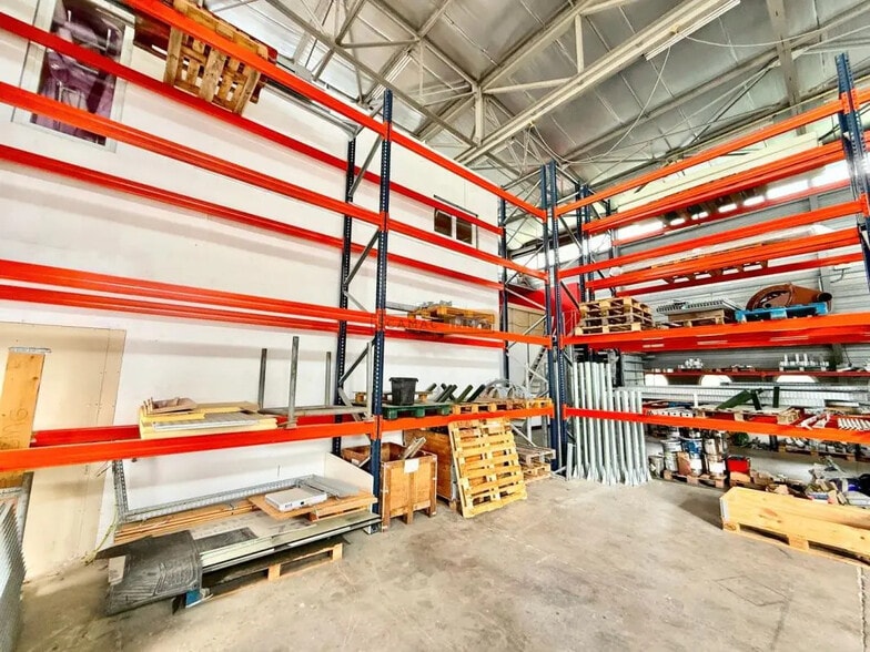 Industriel/Logistique dans Saint-Raphaël à louer - Photo intérieure – Image 2 sur 13