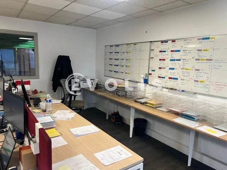 Local d’activités dans Genas à louer - Photo de l’immeuble – Image 3 sur 10