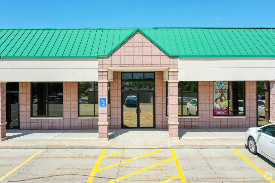 8710 F St, Omaha, NE à louer - Photo de l’immeuble – Image 3 sur 3