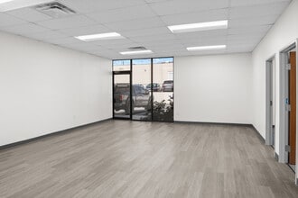 5555 N Lamar Blvd, Austin, TX à louer Photo intérieure– Image 2 sur 22