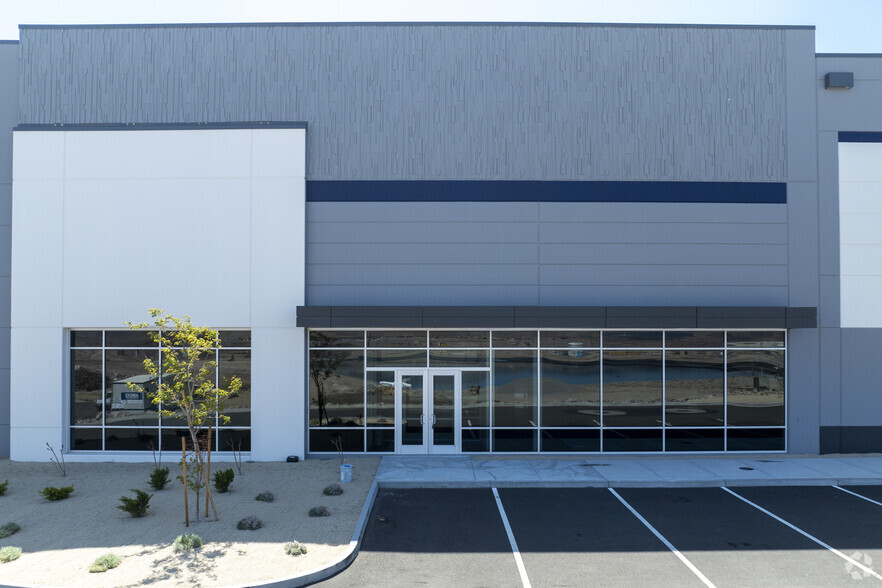 500 Denmark Dr, Sparks, NV à louer - Photo de l’immeuble – Image 3 sur 6
