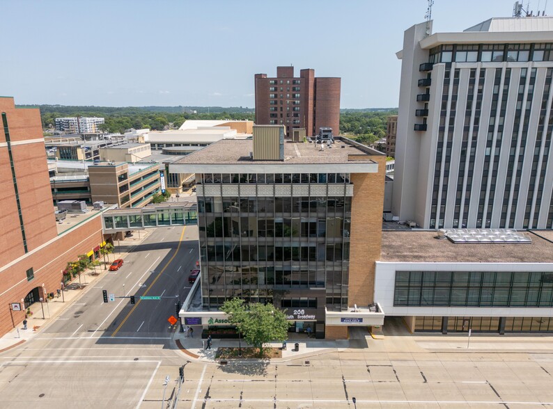 206 S Broadway, Rochester, MN à louer - Photo de l’immeuble – Image 1 sur 58