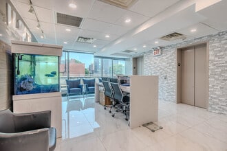 36-36 Main St, Flushing, NY à louer Photo intérieure– Image 1 sur 10