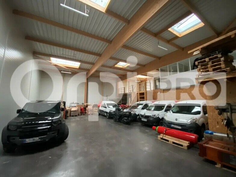 Local d’activités dans Montivilliers à louer - Photo de l’immeuble – Image 1 sur 9