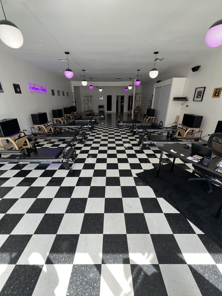 12319 Ventura Blvd, Studio City, CA à louer - Photo de l’immeuble – Image 2 sur 7