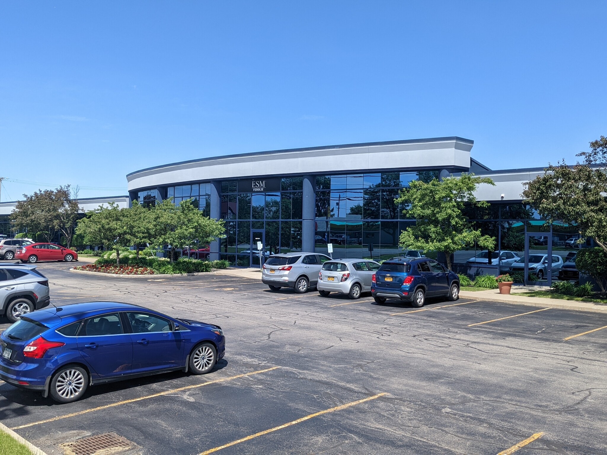 455 Cayuga Rd, Cheektowaga, NY à louer Photo de l’immeuble– Image 1 sur 3