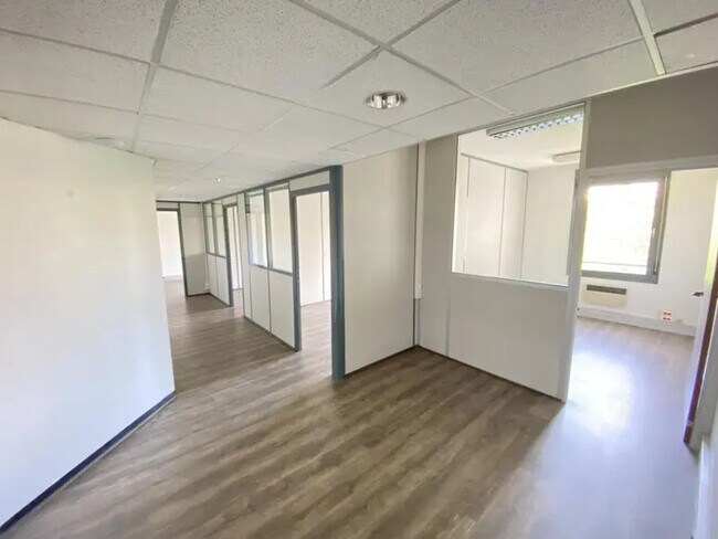 Plus de détails pour 9 Rue Des Tuiliers, Lyon - Bureau à louer